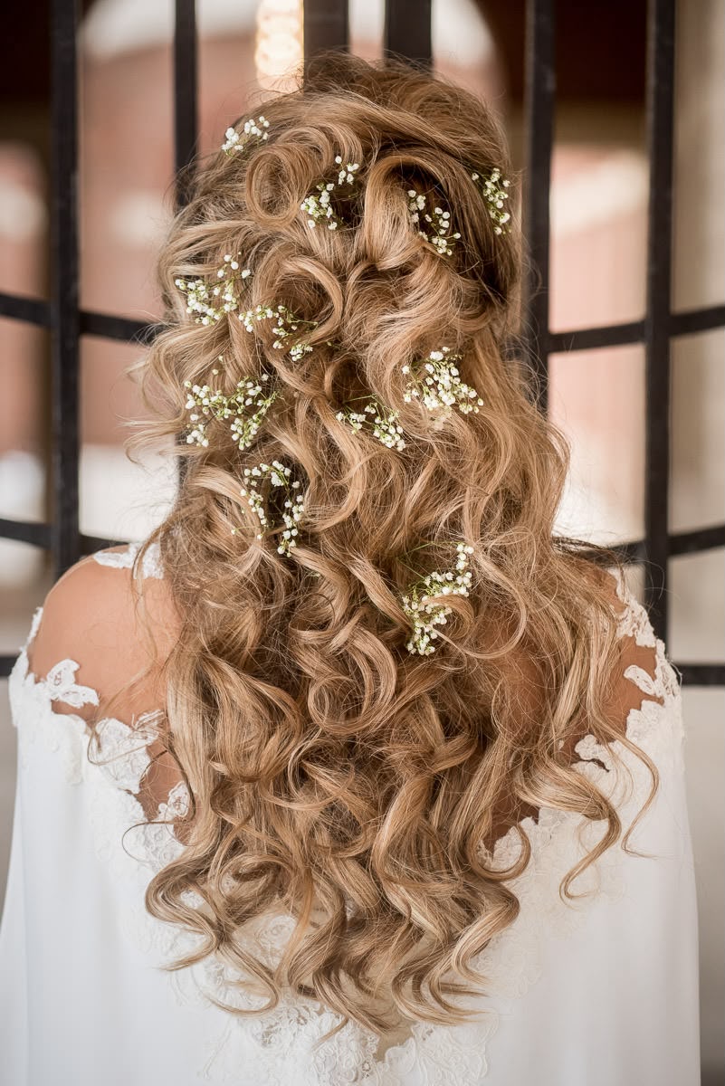 Bridal blonde curls with baby's breath florals